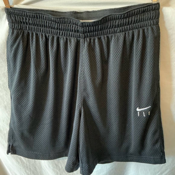 Bundle of 3 Nike Fly shorts - Picture 3 of 6